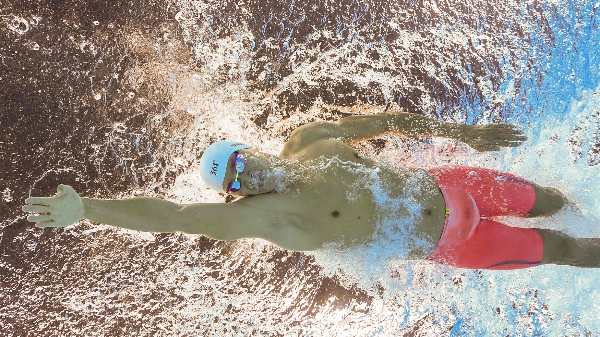 爱游戏在线登录入口-_万人空巷：城市马拉松迎来盛大盛况_，城市马拉松带来的福利已然超越了